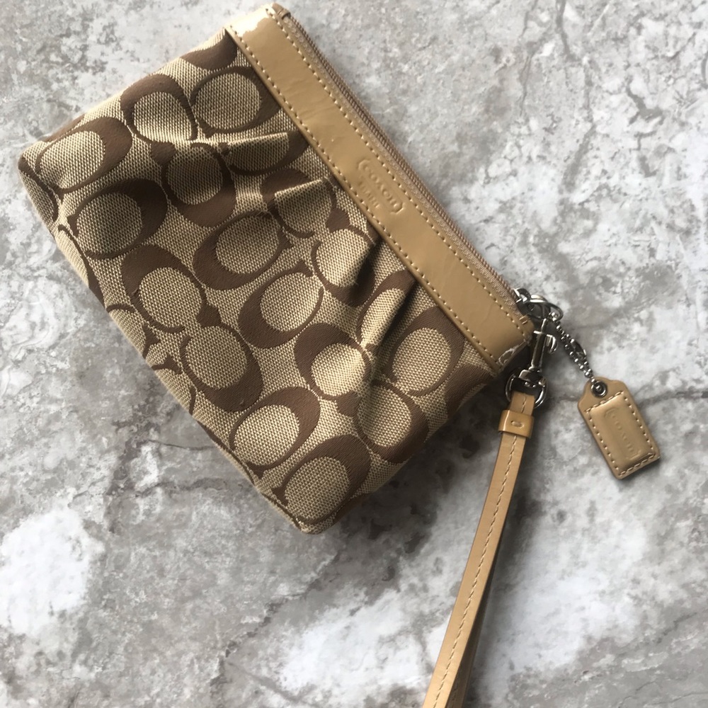 SALE!!- Signature coach wristlet